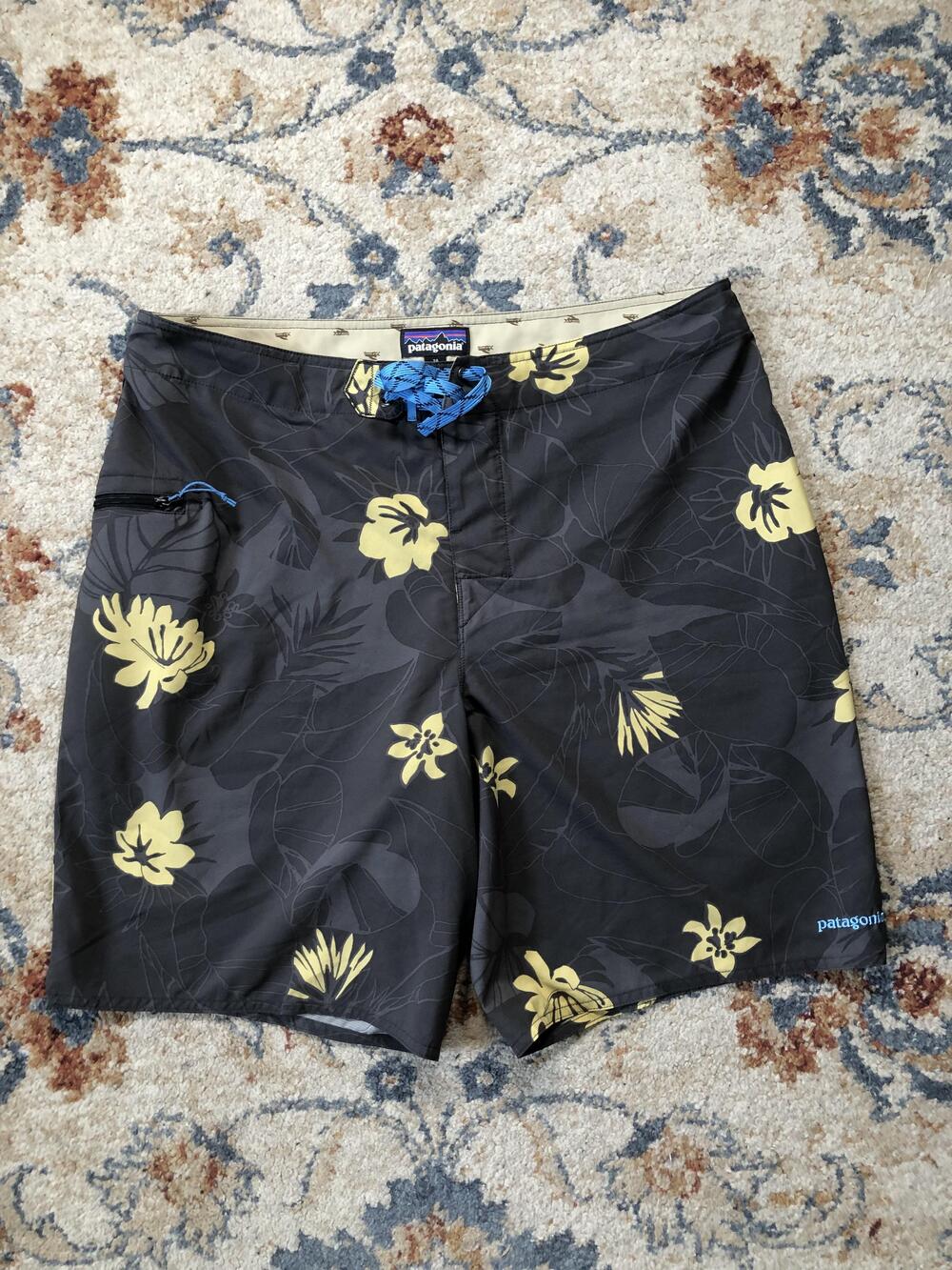 Patagonia Board Shorts Mens 36 Swim Trunks Recycled Polyester Floral Pattern